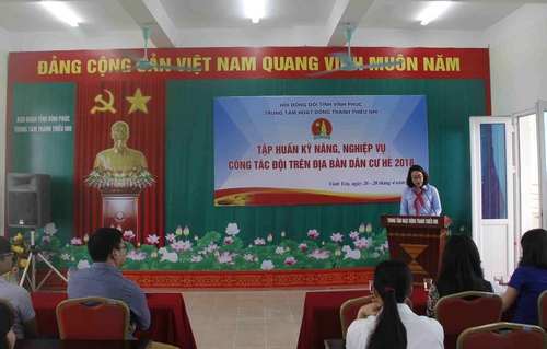  Đ/c Nguyễn Hồng Nhung - Phó Bí thư Tỉnh đoàn, Chủ tịch Hội Đồng đội tỉnh phát biểu khai mạc Hội nghị.